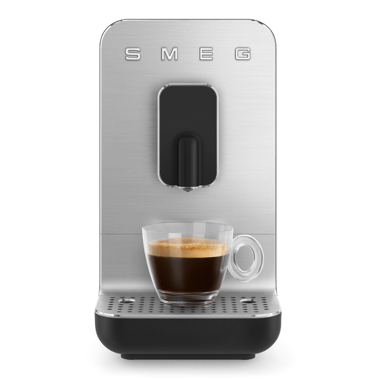 Máquina de Café Smeg Automática BCC11 Preto
