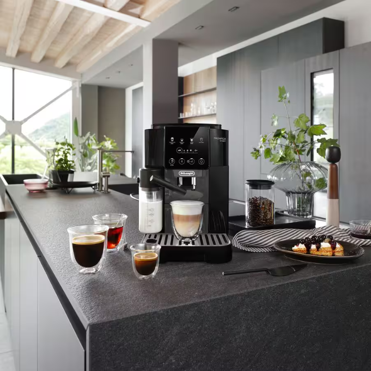 Máquina de Café Delonghi Automática Magnifica Start LatteCrema Preto