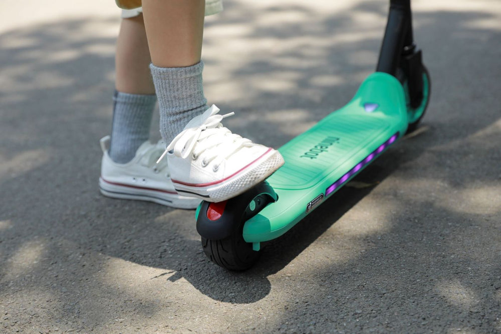 Trotinete Elétrica Segway Ninebot eKickScooter ZING A6